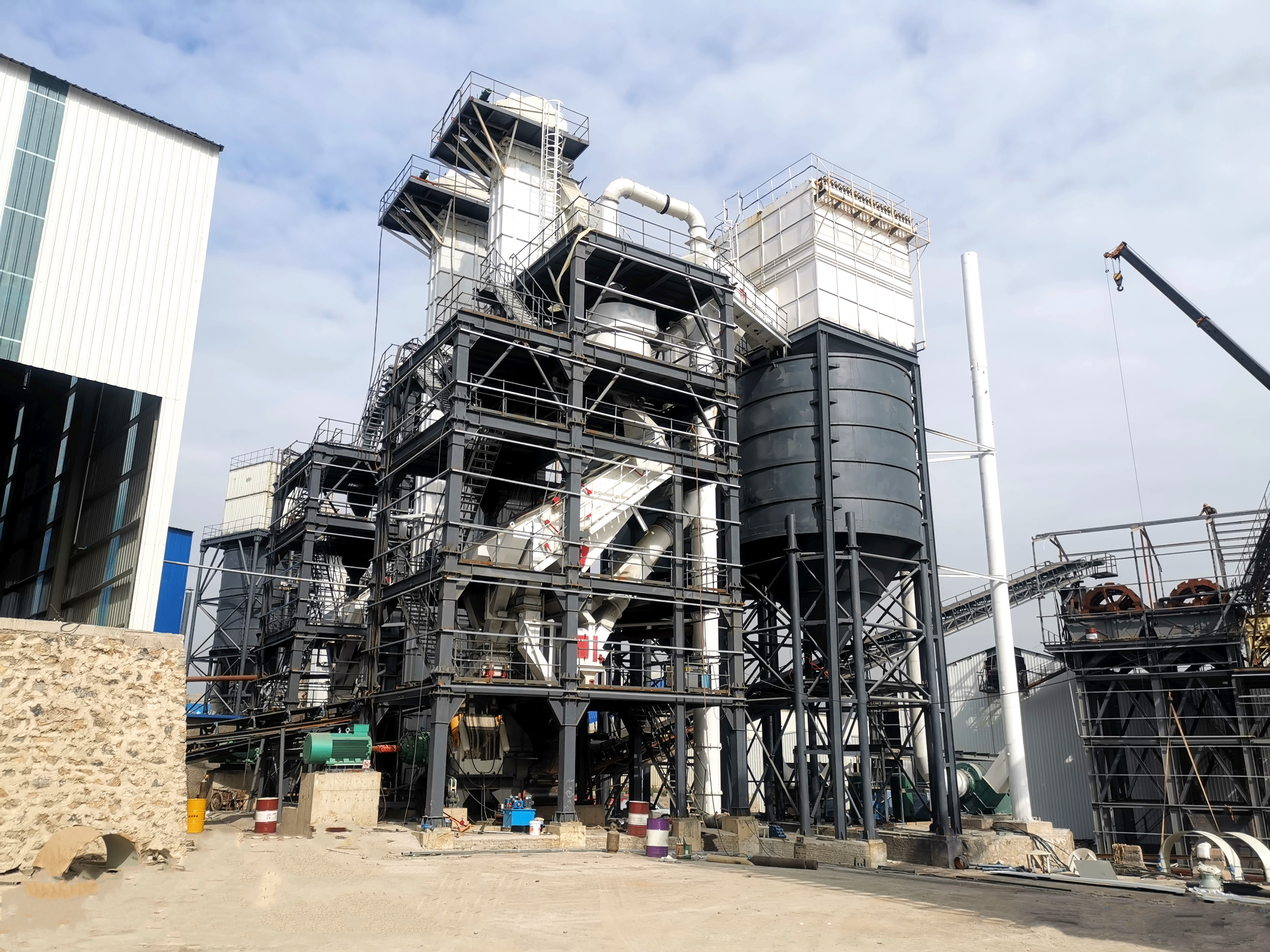 告別 “砂塵漫天”！綠色制砂樓憑這些優(yōu)勢，成為基建圈環(huán)保新標(biāo)桿